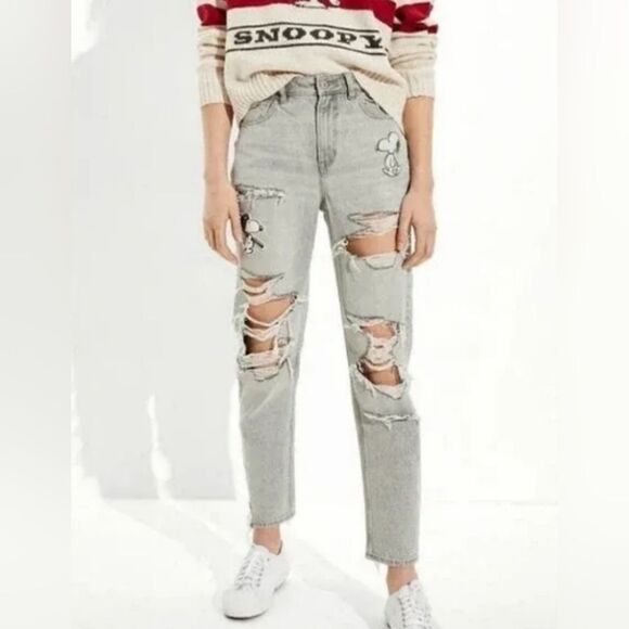 American Eagle Snoopy Mom Jeans  Distressed ripped destroyed discontinued size 6 - Picture 1 of 16